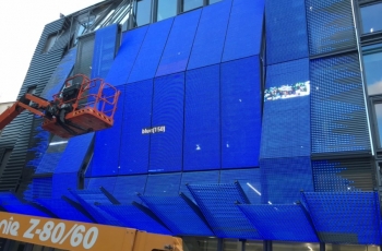 法国商场外墙LED玻璃幕墙效果展示