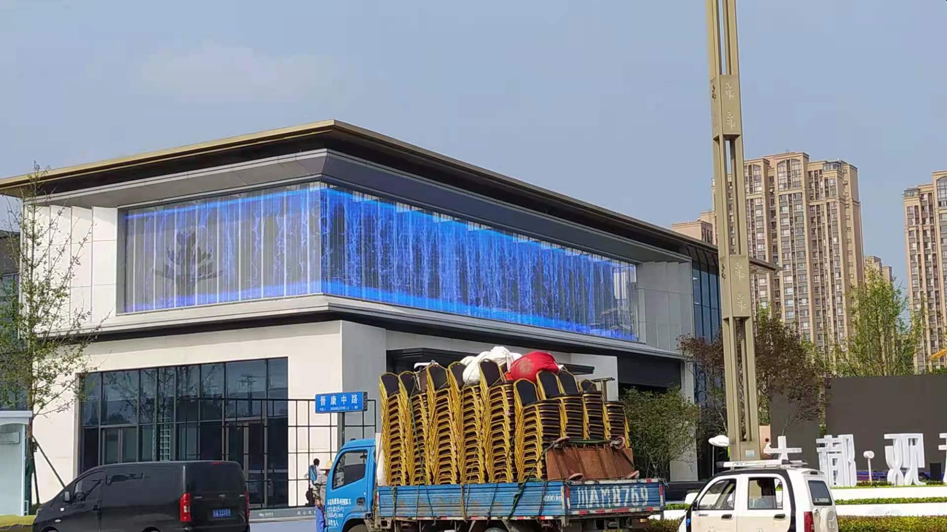 大都观云境售楼中心玻璃幕墙LED透明屏：融合科技与美感的完美结合